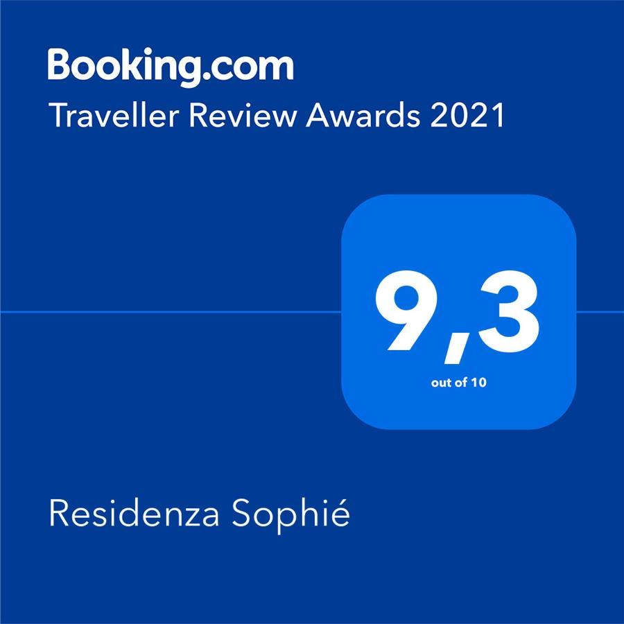 בית הארחה פלומיני די קווארטו 	Residenza Sophie מראה חיצוני תמונה